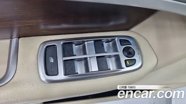 Jaguar XF 2013 thumb 10