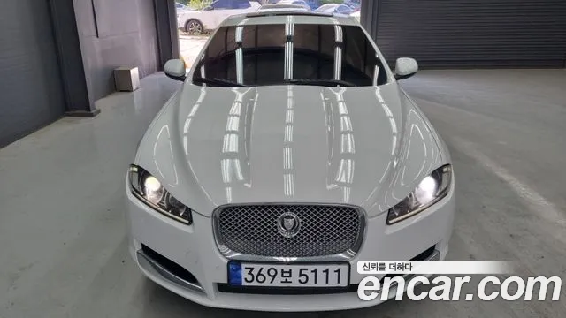 Jaguar XF 2013 thumb 5