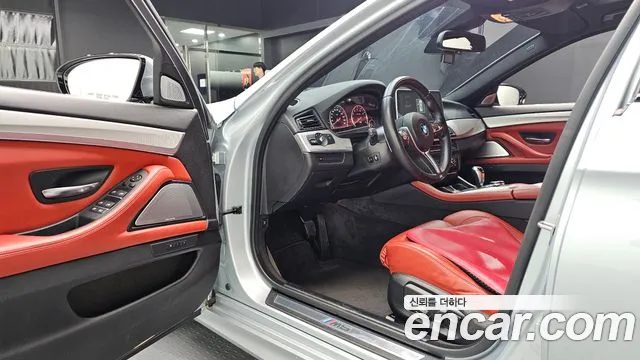 BMW M5 2016 thumb 10
