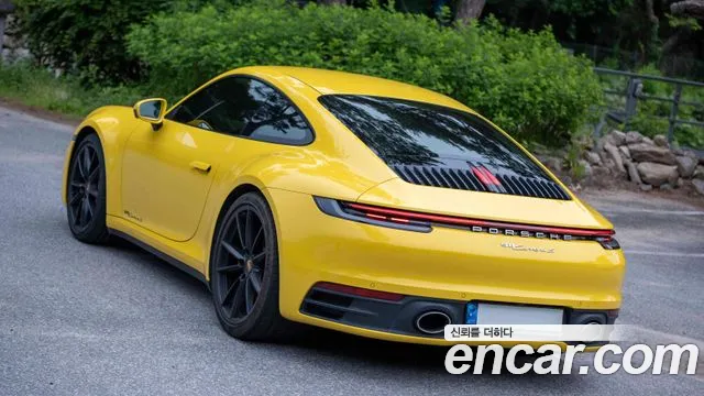 Porsche 911 2021 thumb 6