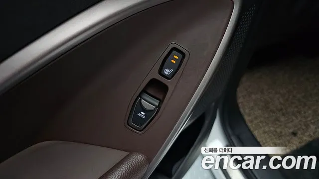 Hyundai Santafe 2017 thumb 12