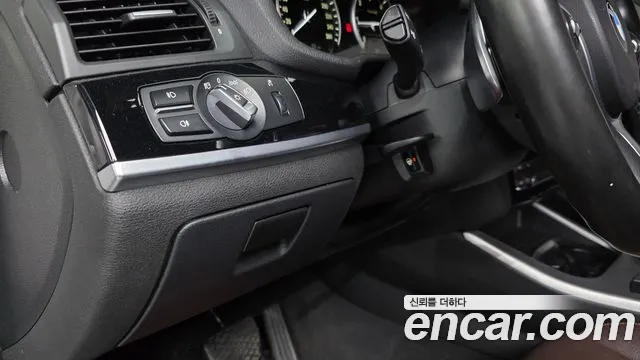 BMW X4 2018 thumb 10