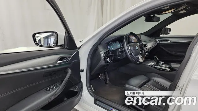 BMW 5 серии 2018 thumb 6