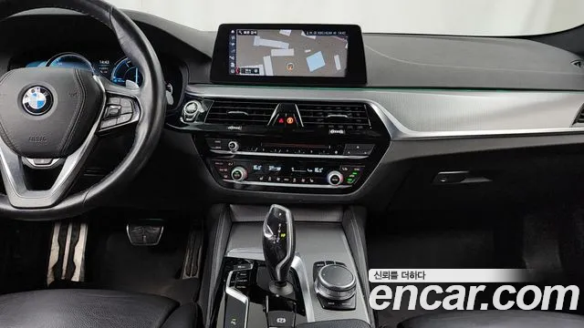 BMW 5 серии 2018 thumb 10