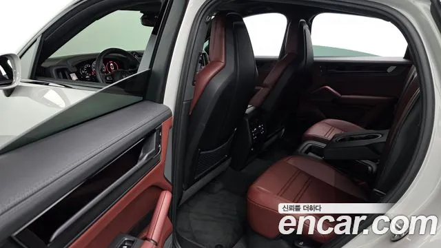 Porsche Cayenne 2025 thumb 12