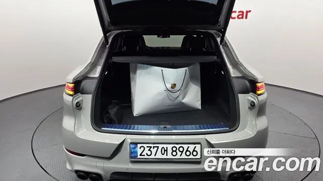 Porsche Cayenne 2025 thumb 5