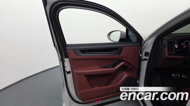 Porsche Cayenne 2025 thumb 7