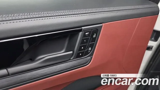 Porsche Cayenne 2025 thumb 2