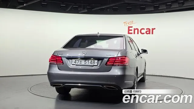 Mercedes-Benz E-Class 2015 thumb 10