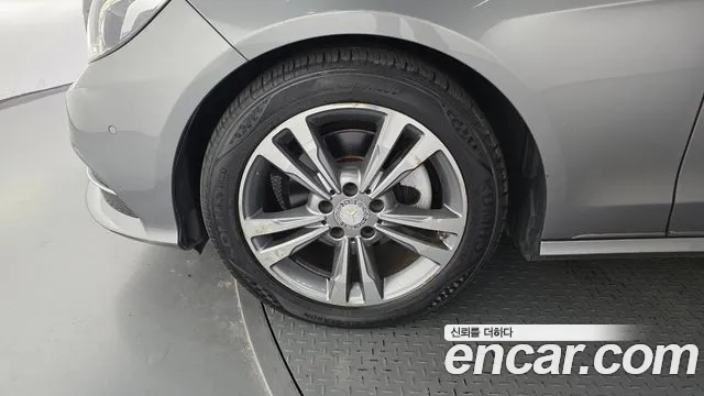 Mercedes-Benz E-Class 2015 thumb 2