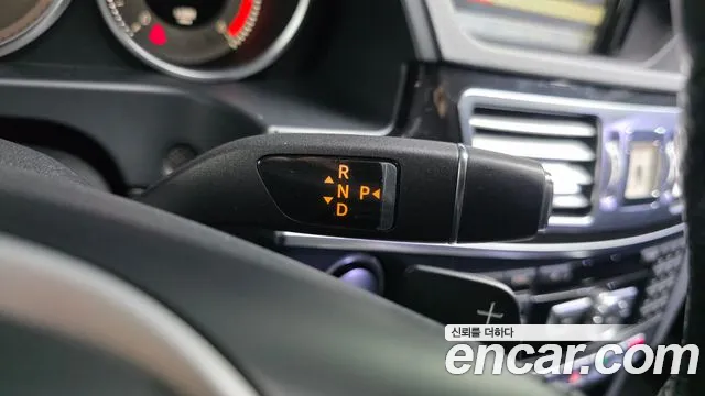 Mercedes-Benz E-Class 2015 thumb 9