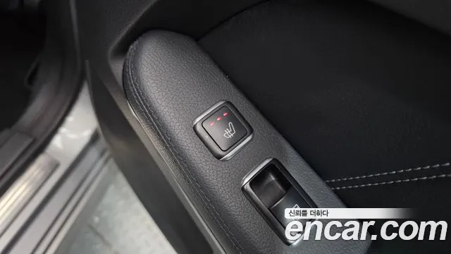 Mercedes-Benz E-Class 2015 thumb 11