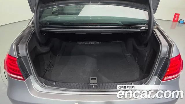 Mercedes-Benz E-Class 2015 thumb 6