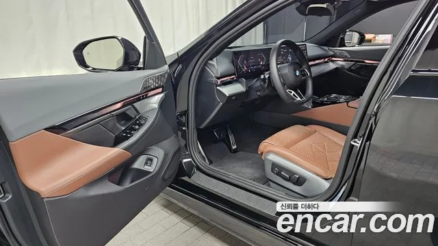 BMW 5 серии 2025 thumb 9