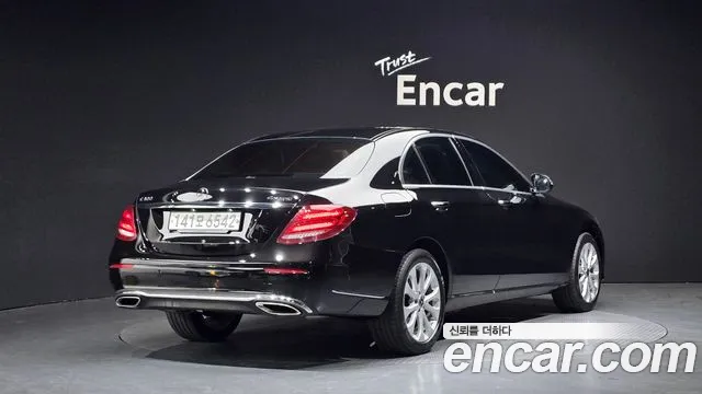 Mercedes-Benz E-Class 2017 thumb 7