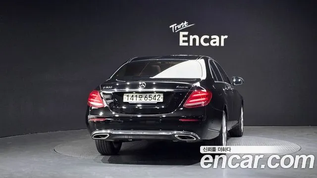 Mercedes-Benz E-Class 2017 thumb 3