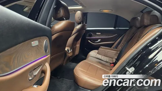 Mercedes-Benz E-Class 2017 thumb 4