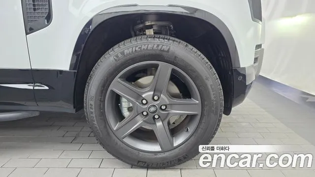 Land Rover Defender 2024 thumb 7