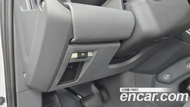 Land Rover Defender 2024 thumb 8