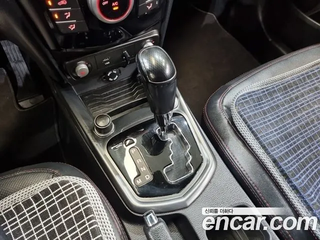 KGM Tivoli Air 2016 thumb 10