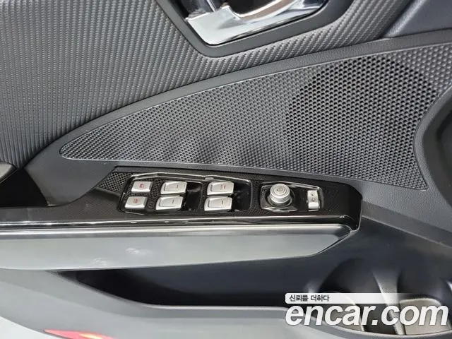 KGM Tivoli Air 2016 thumb 12