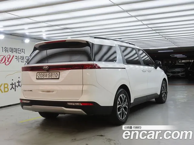 Kia Carnival 2021 thumb 3