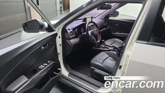 KGM Tivoli 2015 thumb 3
