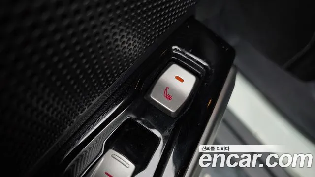 KGM Tivoli 2015 thumb 4