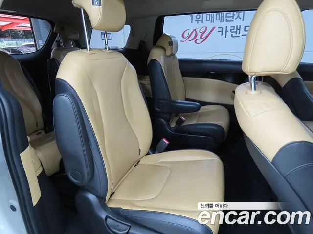 Kia Carnival 2021 thumb 3