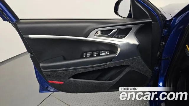 Genesis G70 2018 thumb 3