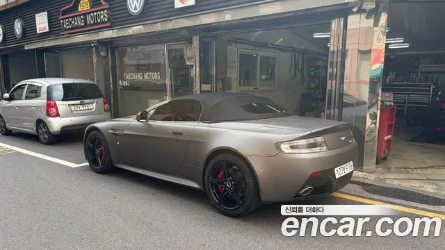 Aston Martin V8 Vantage 2016 thumb 7