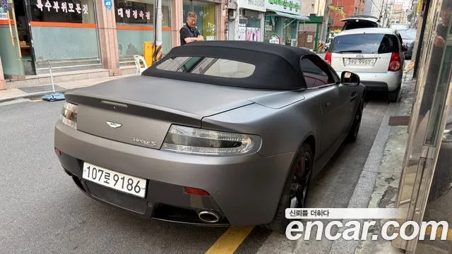 Aston Martin V8 Vantage 2016 thumb 10