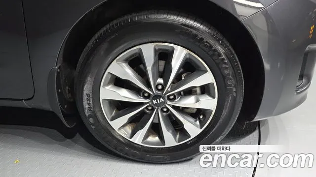 Kia Carnival 2014 thumb 4