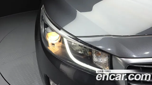 Kia Carnival 2014 thumb 12