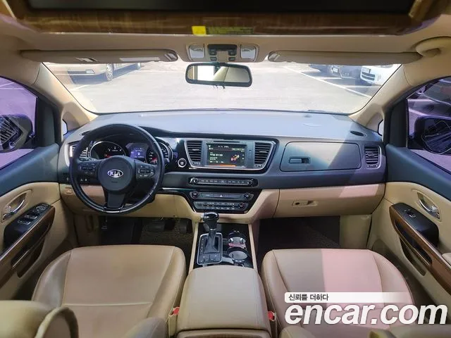 Kia Carnival 2015 thumb 5