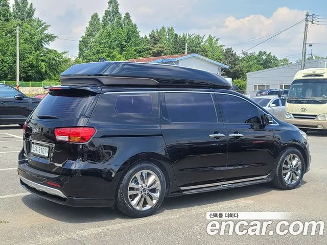 Kia Carnival 2015 thumb 10