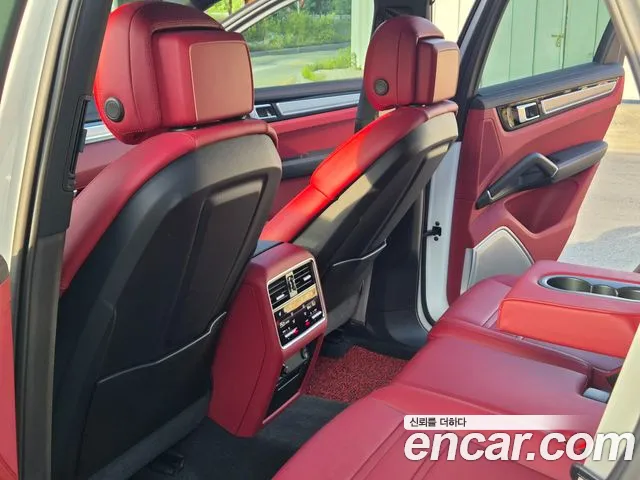 Porsche Cayenne 2022 thumb 6