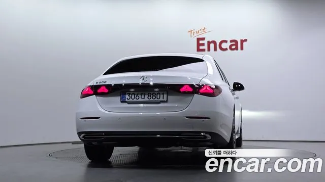 Mercedes-Benz E-Class 2025 thumb 11