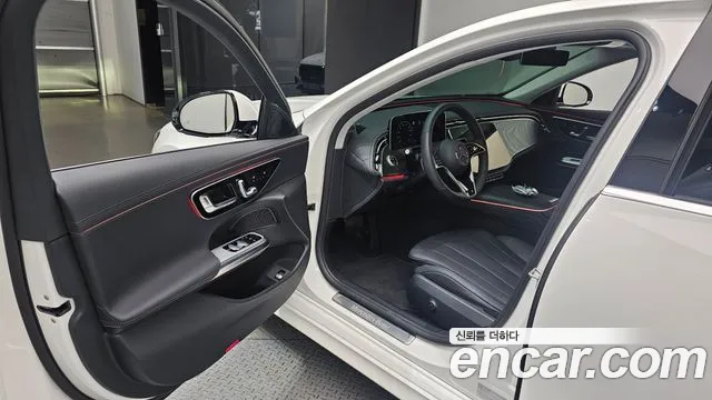 Mercedes-Benz E-Class 2025 thumb 2