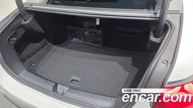 Mercedes-Benz E-Class 2025 thumb 9