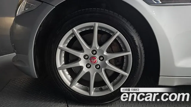 Jaguar XJ 2014 thumb 5