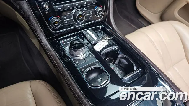 Jaguar XJ 2014 thumb 10