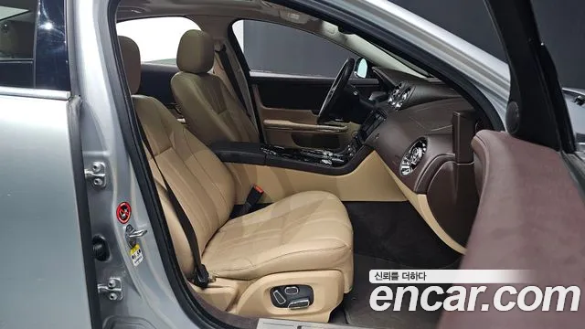 Jaguar XJ 2014 thumb 7