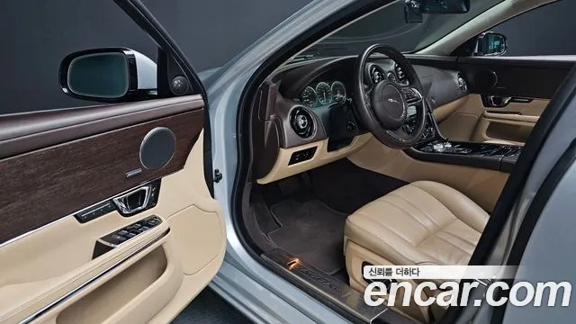 Jaguar XJ 2014 thumb 8