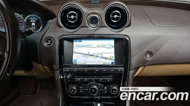 Jaguar XJ 2014 thumb 6