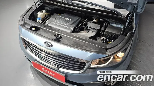 Kia Carnival 2015 thumb 11