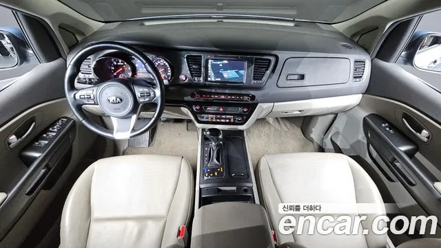 Kia Carnival 2015 thumb 3