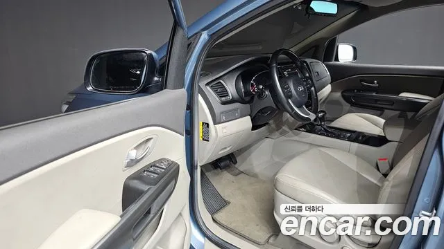 Kia Carnival 2015 thumb 8