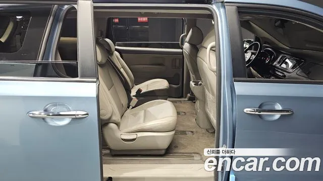 Kia Carnival 2015 thumb 9