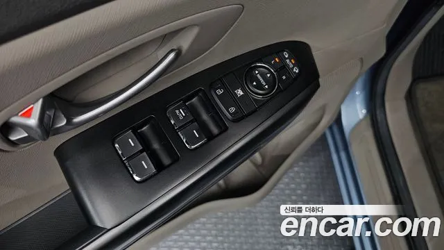Kia Carnival 2015 thumb 7